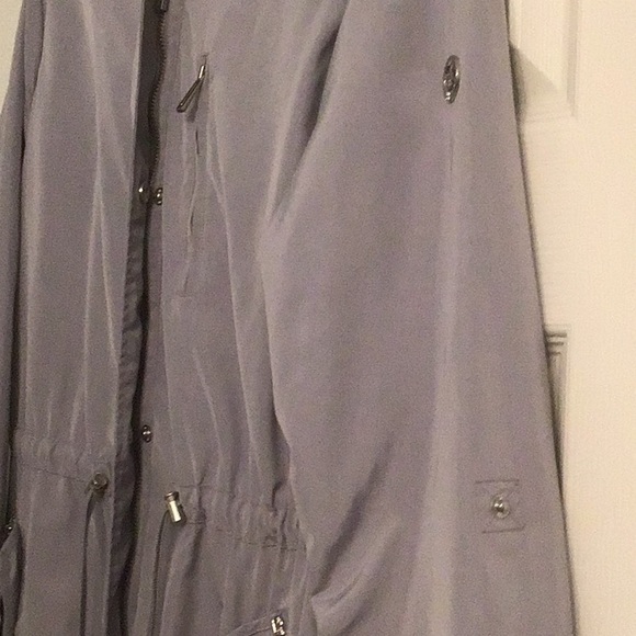 Michael- Michael Kors lined nylon raincoat- beautifully detailed size lg - Picture 7 of 9